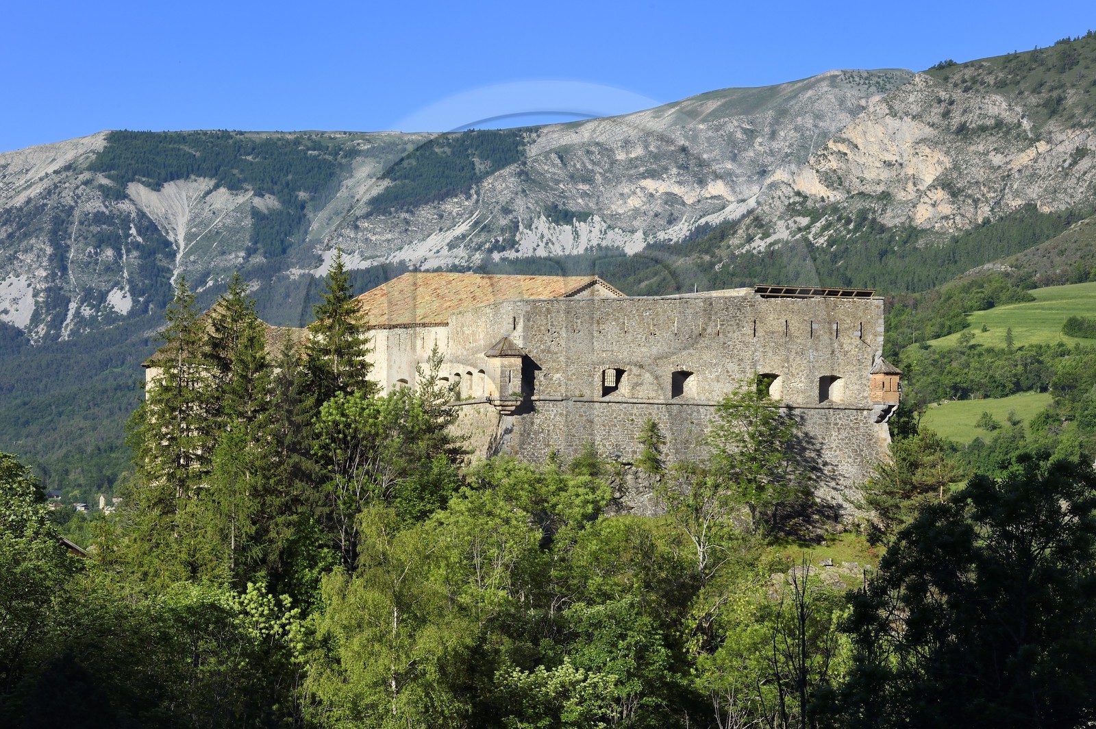 France, Alpes-de-Haute-Provence (04), Parc National du Mercantour et la vallée du Haut-Verdon, Colmars-les-Alpes fortifiée par Vauban à la fin du XVIIe siècle, le fort de Savoie ou fort Desaix