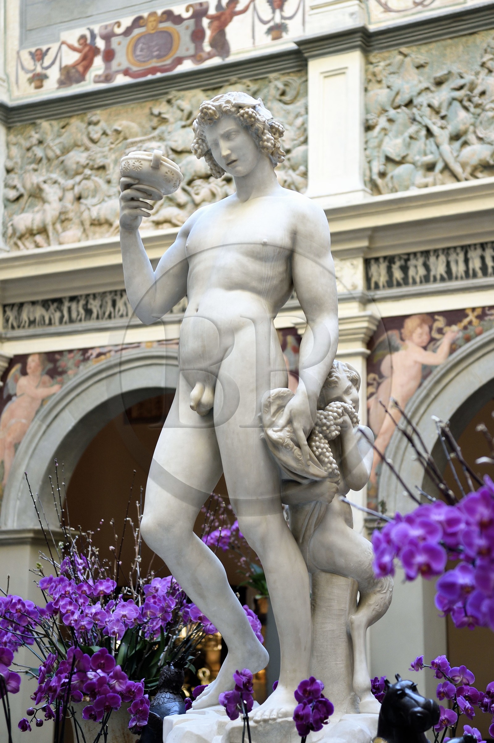 Italie, Toscane, Florence, centre historique classé Patrimoine Mondial de l'UNESCO, Palazzo Della Gherardesca, palace 5 étoiles du groupe Four Seasons Hotel, copie de la statue Bacchus par Michel-Ange au centre du lobby