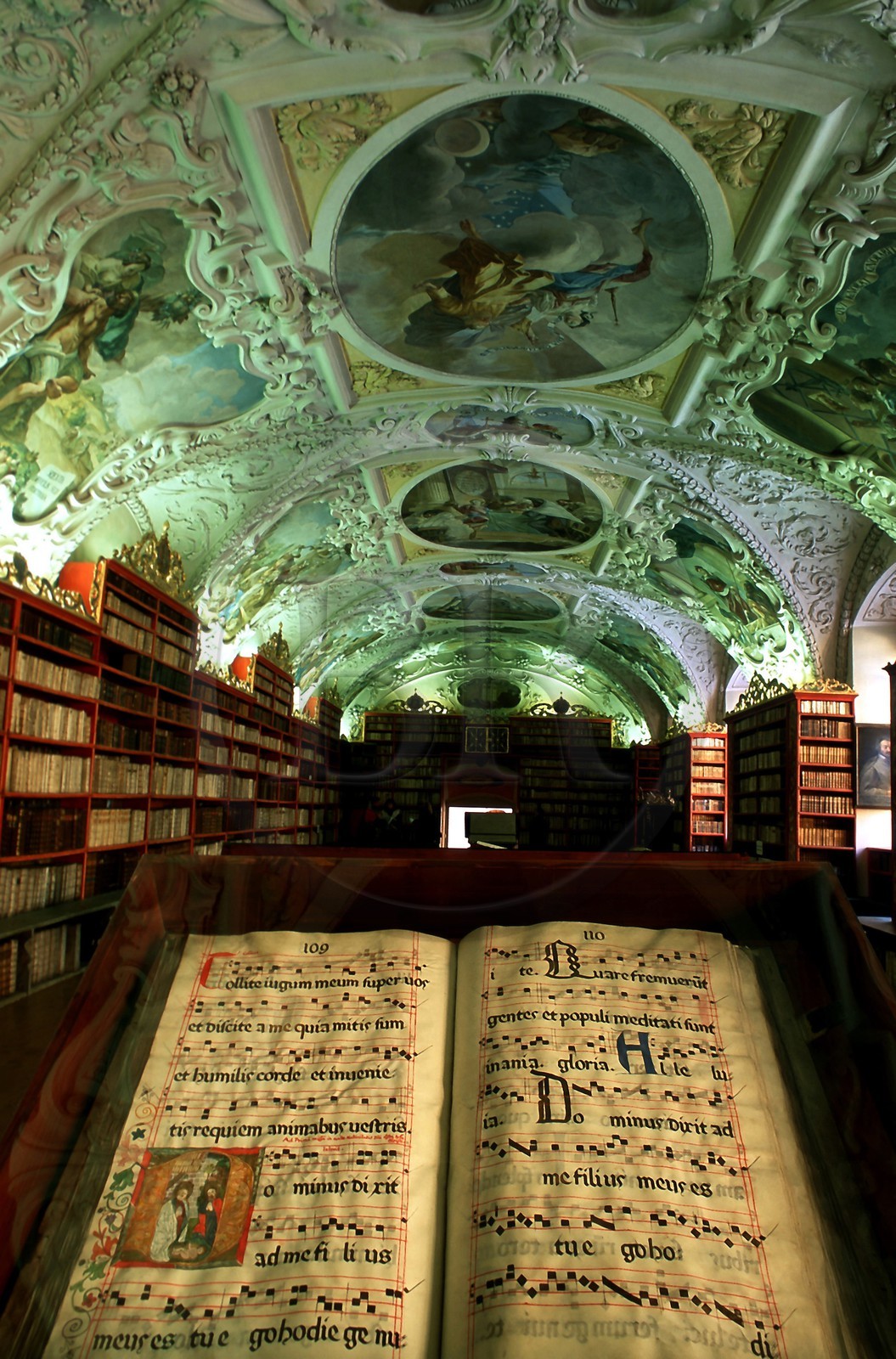 République Tchèque, Prague, incunable dans le monastère de Strahov (Prémontrés), bibliothèque théologique (1679)