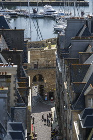 France, Ille et Vilaine, Cote d'Emeraude (Emerald Coast), Saint-Malo intramural, the Grand' Porte and the ramparts at the end of the Grand rue