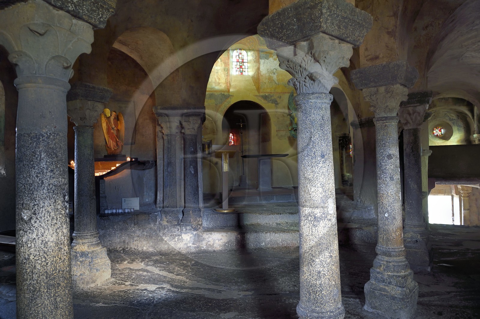 France, Haute-Loire (43), Aiguilhe, commune limitrophe du Puy-en-Velay, étape classée Patrimoine Mondial de l'UNESCO dans le cadre des chemins de Compostelle, la Chapelle Saint-Michel d'Aiguilhe, vue du choeur France, Haute-Loire (43), Aiguilhe, commune limitrophe du Puy-en-Velay, étape classée Patrimoine Mondial de l'UNESCO dans le cadre des chemins de Compostelle, la Chapelle Saint-Michel d'Aiguilhe, vue du choeur