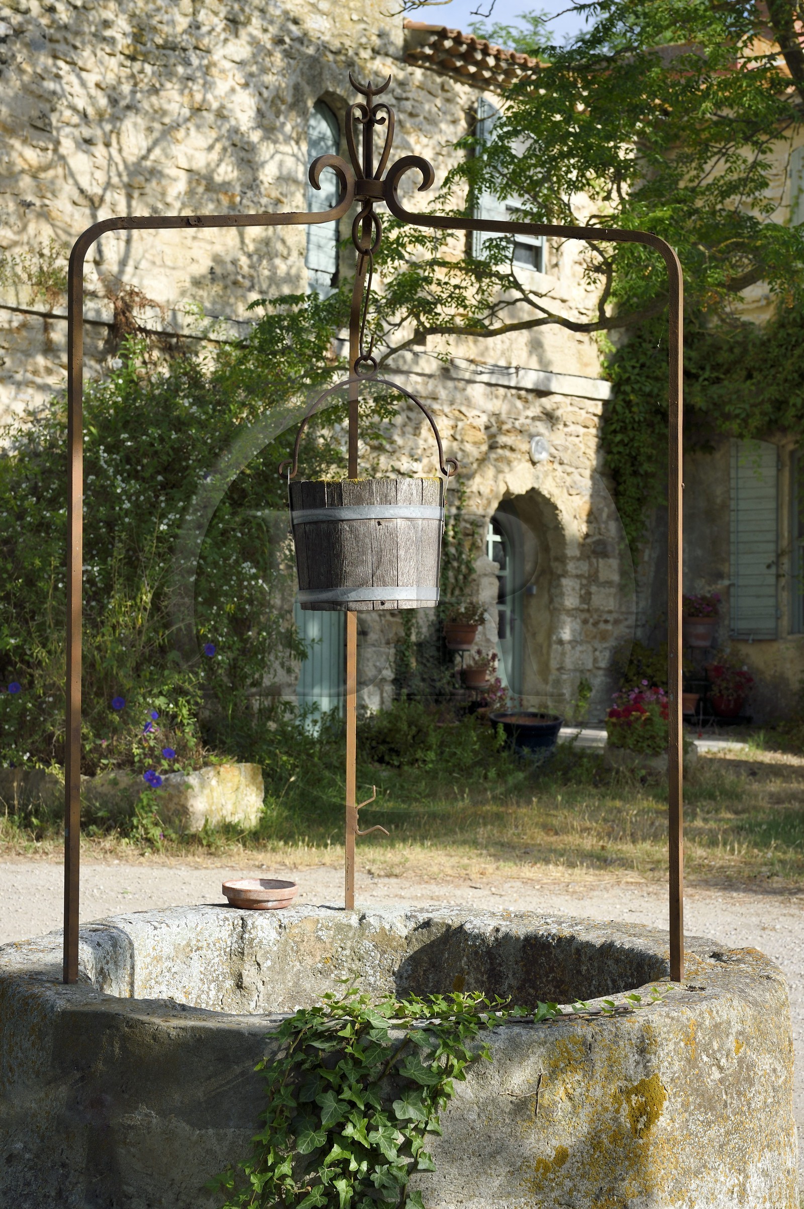 France, Bouches-du-Rhône (13), Parc naturel régional de Camargue, mas de la Bélugue du Conservatoire de l'espace littoral et des rivages lacustres, puits France, Bouches-du-Rhône (13), Parc naturel régional de Camargue, mas de la Bélugue du Conservatoire de l'espace littoral et des rivages lacustres, puits