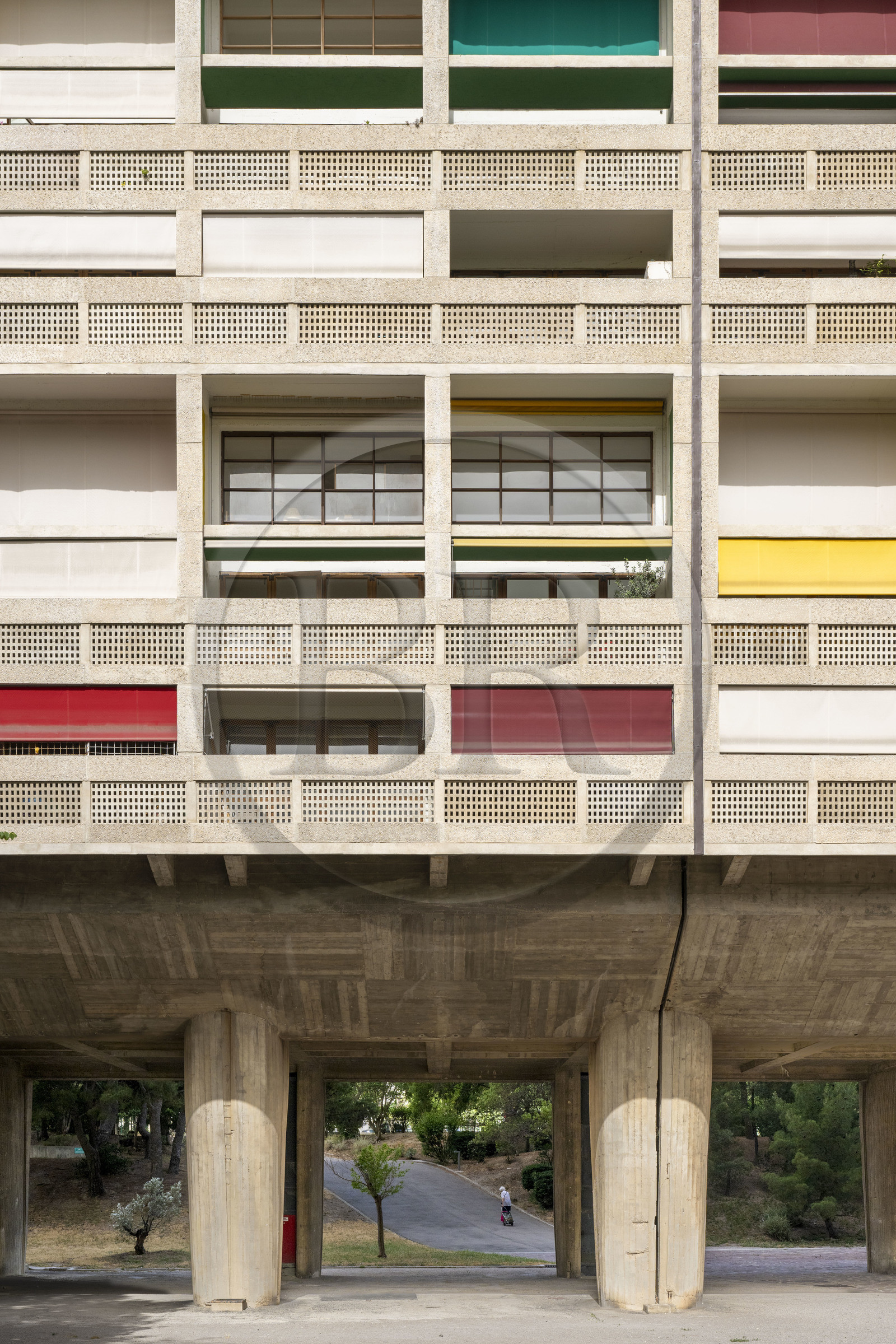 France, Bouches-du-Rhône (13), Marseille, oeuvre architecturale de Le Corbusier, classée Patrimoine Mondial de l'UNESCO, la Cité Radieuse par l'architecte Le Corbusier bordant le boulevard Michelet