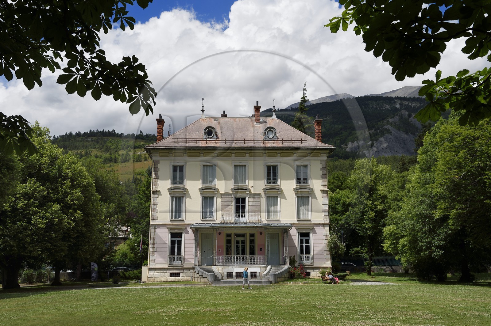 France, Alpes-de-Haute-Provence (04), vallée de l'Ubaye, Barcelonnette, villa mexicaine connue sous le nom de Villa Sapinière, Musée de la vallée