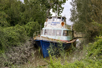 France, Loire-Atlantique (44), Saint-Jean-de-Boiseau, Chantier Marlo, charpente navale, le bateau La Pimpante en attente de réfection