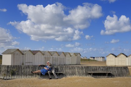 France, Calvados, Cote de Nacre, Ouistreham, Riva Bella, lovers in front of the beach huts