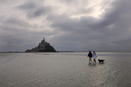France, Manche, walking discovery of the Bay of Mont Saint Michel with the guide Romain Pilon