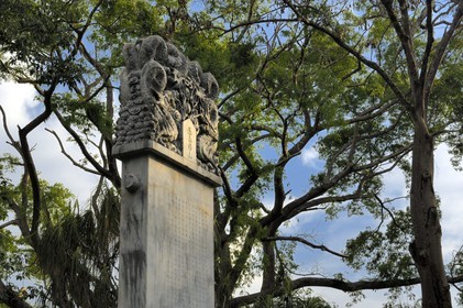 Brésil, Etat du Minas Gerais, région de Belo Horizonte, Brumadinho, centre d'art contemporain Inhotim, Gui Tuo Bei (2001) de Zwang Huan