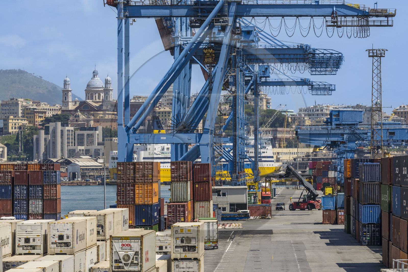 Italie, Ligurie, Gênes, le terminal conteneur du port de commerce