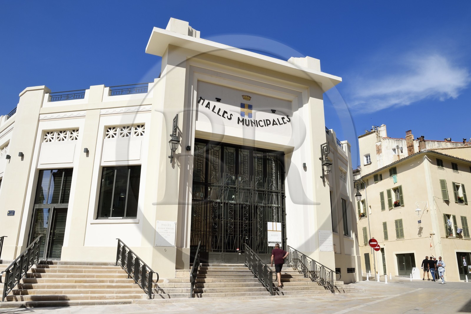 France, Var (83), Toulon, les anciennes halles municipales dans le style Art-déco transformées en halles gourmandes
