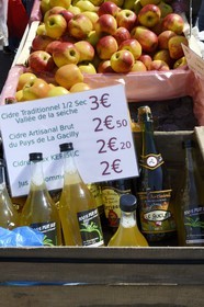 France, Morbihan, Gulf of Morbihan (Golfe du Morbihan), Vannes, sale of cider