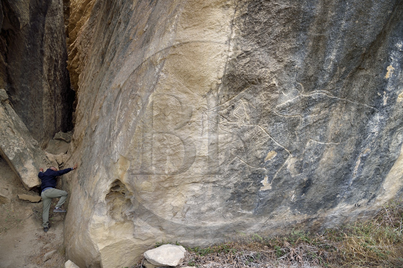 Azerbaïdjan, Gobustan, Parc national de Gobustan, Paysage culturel de l'art rupestre de Gobustan, pétroglyphes et gravures dans la grotte dite des taureaux