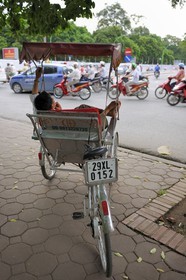 Vietnam, Hanoï, cyclo pousse dans la vieille ville