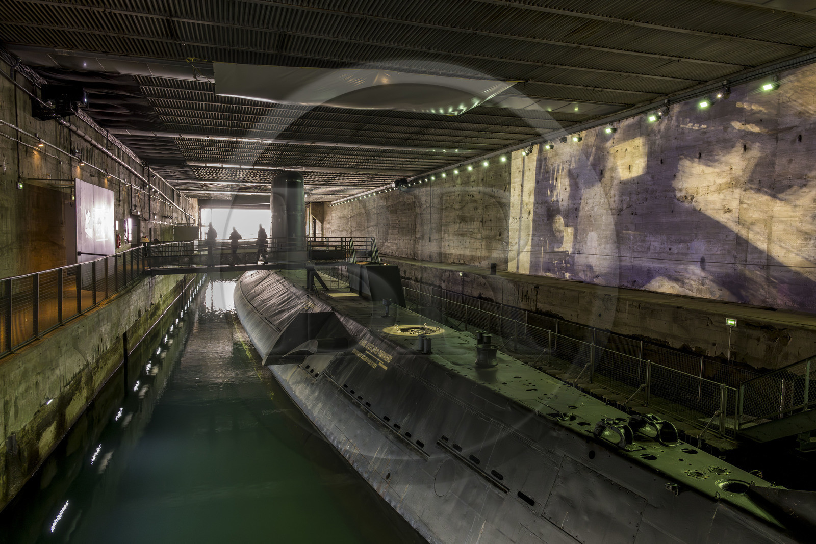 France, Loire-Atlantique (44), Saint-Nazaire, les anciennes bases sous-marines allemandes construites lors de la dernière guerre mondiale bordent le bassin à flot du port de Saint-Nazaire, dans le bunker de l'Ecluse Fortifiée qui abrite le sous-marin Espadon