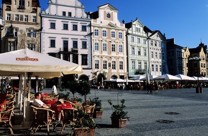 République Tchèque, Prague, place de la vieille ville (Starometské namesti), façades de style Renaissance et baroque
