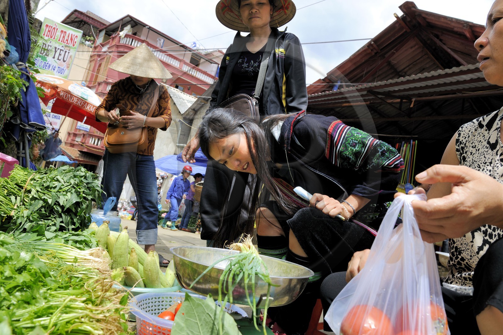 Vietnam, province de Lao Cai, marché de Sapa, la minorité Hmong Noir