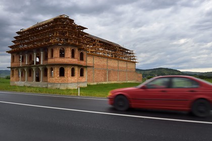 Roumanie, Transylvanie, Brateiu, construction d'un palais Rom