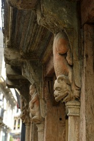 France, Morbihan, Gulf of Morbihan (Golfe du Morbihan), Vannes, 13 rue Saint Salomon, fantastic animals carved in wood decorate the half-timbered house Maison aux Lions