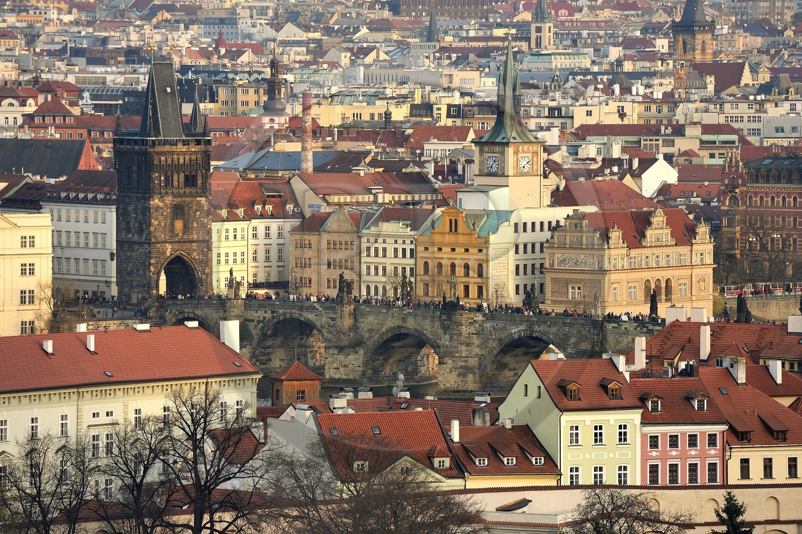 République Tchèque, Prague, centre historique classé Patrimoine Mondial de l' UNESCO, le pont Charles (Karluv Most ou Karlov Most) sur la rivière Vltava