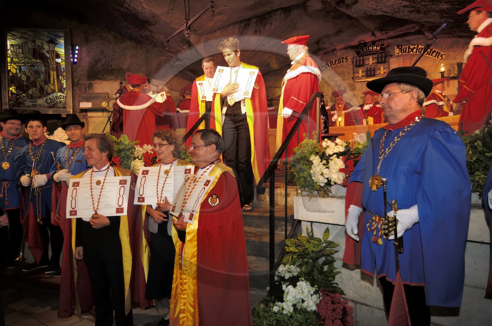 France, Indre et Loire (37), Chinon, les Caves Painctes, confrérie des bons entonneurs rabelaisiens lors du Chapitre de la Fleur