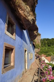 France, Bas-Rhin (67), Parc Naturel régional des Vosges du Nord, Eschbourg, Maisons des Rochers de Graufthal, habitations semi-troglodytiques du XVIIIe siècle et habitées jusqu'en 1958