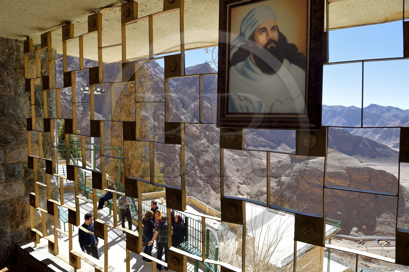 Iran, Province de Yazd, temple du feu de Chak Chak qui est un haut lieu de pélérinage pour les Zoroastriens, portrait de Zarathushtra (Zoroastre) Iran, Province de Yazd, temple du feu de Chak Chak qui est un haut lieu de pélérinage pour les Zoroastriens, portrait de Zarathushtra (Zoroastre)
