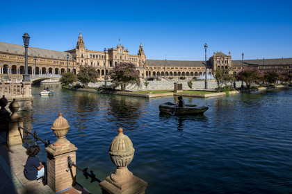 Espagne, Andalousie, Séville, Parque de Maria Luisa, Plaza de Espana (Place d'Espagne) construite par l'architecte Anibal Gonzalez pour l'Exposition ibéro-américaine de 1929