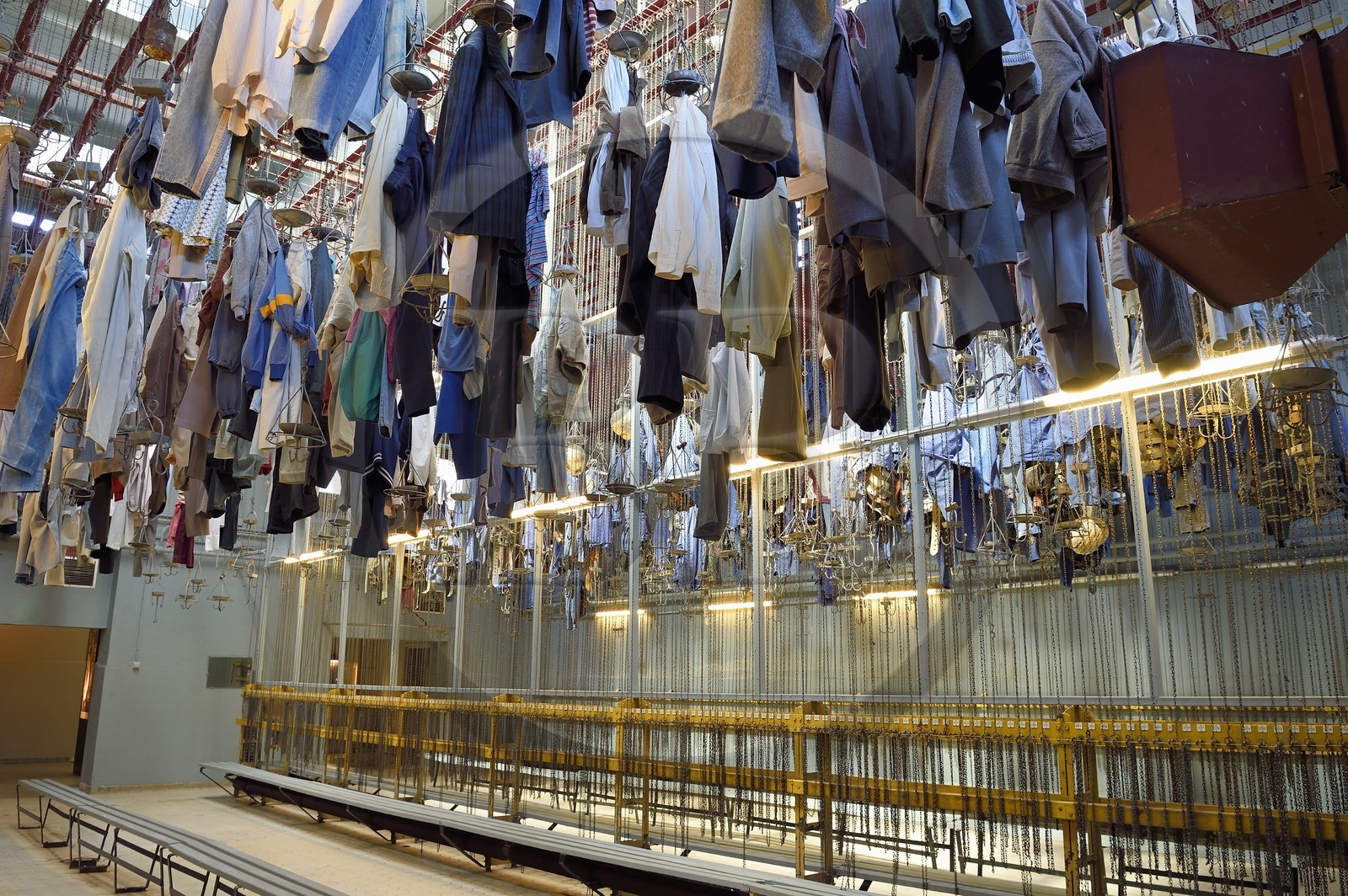 France, Moselle (57), Petite-Rosselle, le musée du carreau Wendel, batiment des mineurs, le vestiaire aussi appelé salle des pendus