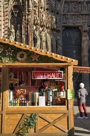 France, Bas Rhin, Strasbourg, old town listed as World Heritage by UNESCO, Notre Dame Cathedral, Christmas market (Christkindelsmarik) at the foot of Notre Dame Cathedral
