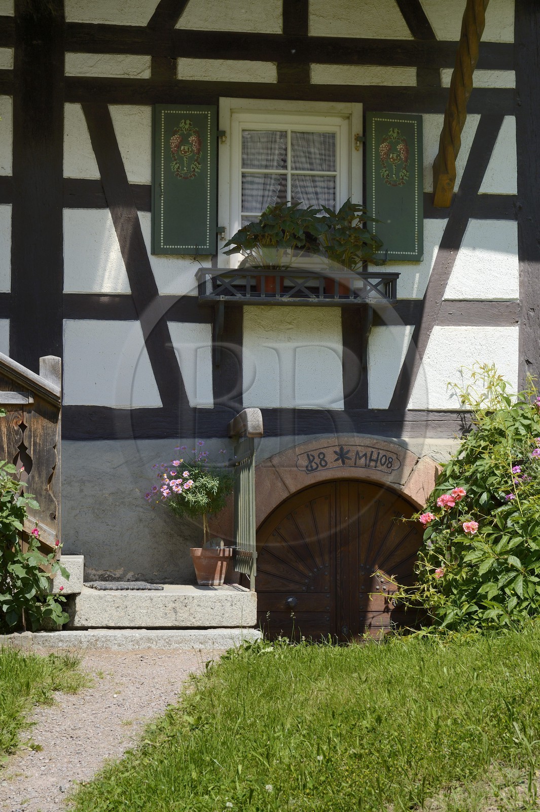 Allemagne, Bade-Wurtemberg, Durbach, ferme à pan de bois, volet décoré