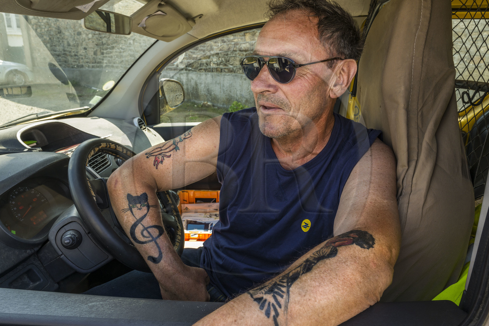 France, Finistère (29), Mer d'Iroise, Ile d'Ouessant, Paul, facteur sur l'île pendant sa tournée