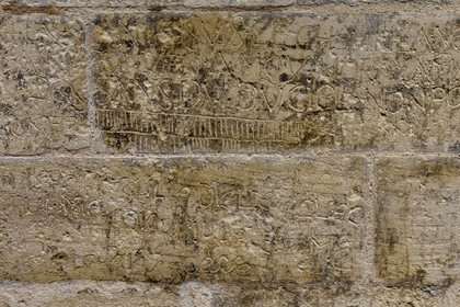 France, Charente-Maritime (17), Saintonge, Marennes-Hiers-Brouage, citadelle de Brouage, labellisé Les Plus Beaux Villages de France, graffitis de prisonniers dans l'ancienne forge devenue prison