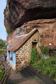 France, Bas-Rhin (67), Parc Naturel régional des Vosges du Nord, Eschbourg, Maisons des Rochers de Graufthal, habitations semi-troglodytiques du XVIIIe siècle et habitées jusqu'en 1958