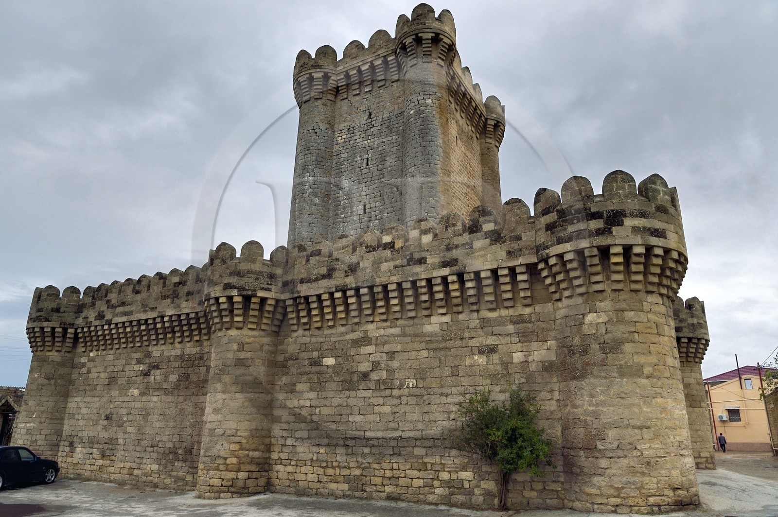 Azerbaïdjan, Bakou, Absheron Peninsula, chateau de Mardakan du XIVème siècle avec une tour de guet quadrangulaire
