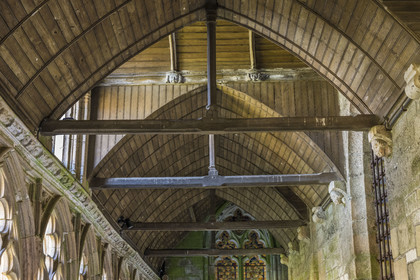 France, Côtes-d'Armor (22), Tréguier, cathédrale Saint-Tugdual, voutes en bois du cloitre de style gothique flamboyant datant de 1461