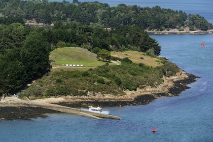 France, Morbihan, Gulf of Morbihan (Golfe du Morbihan), Gavrinis island, Gavrinis cairn megalithic monument (aerial view)