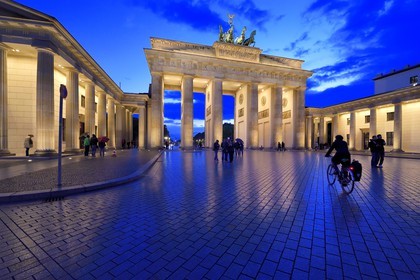 Germany, Berlin, Brandenburg Gate on the Under den Linden Avenue and Pariser platz