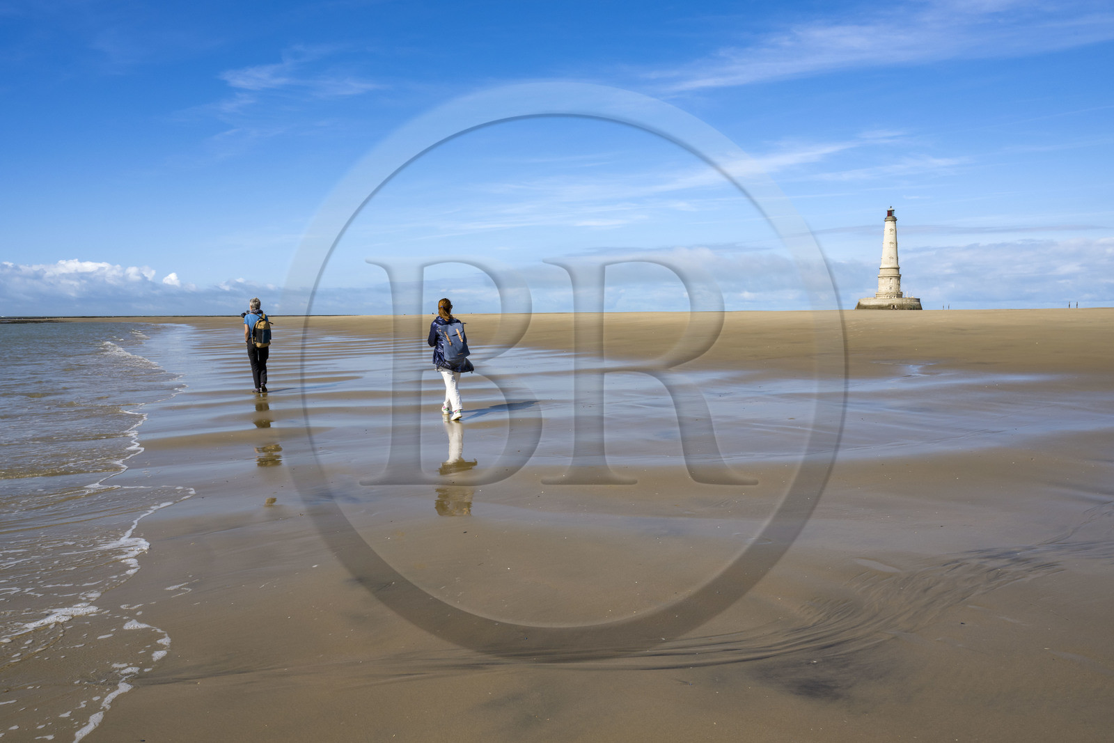 France, Gironde (33), le Verdon-sur-Mer, plateau rocheux de Cordouan à marée basse, phare de Cordouan, classé Patrimoine Mondial de l'UNESCO