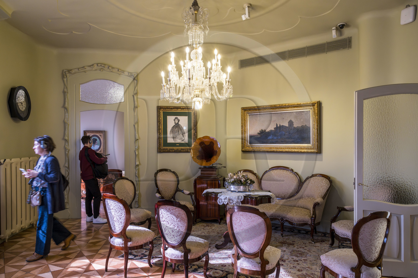 Espagne, Catalogne, Barcelone, quartier de l'Eixample, Passeig de Gracia, Pedrera ou Casa Mila (1905-1910) de l'architecte du modernisme catalan Antoni Gaudi, site classé au Patrimoine Mondial de l'UNESCO, le salon