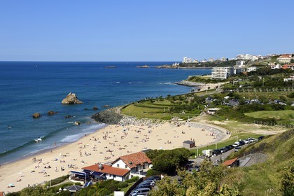 France, Pyrénées-Atlantiques (64), Pays-Basque, Biarritz, la plage d'Ilbarritz et le Rocher de la Vierge en arrière plan
