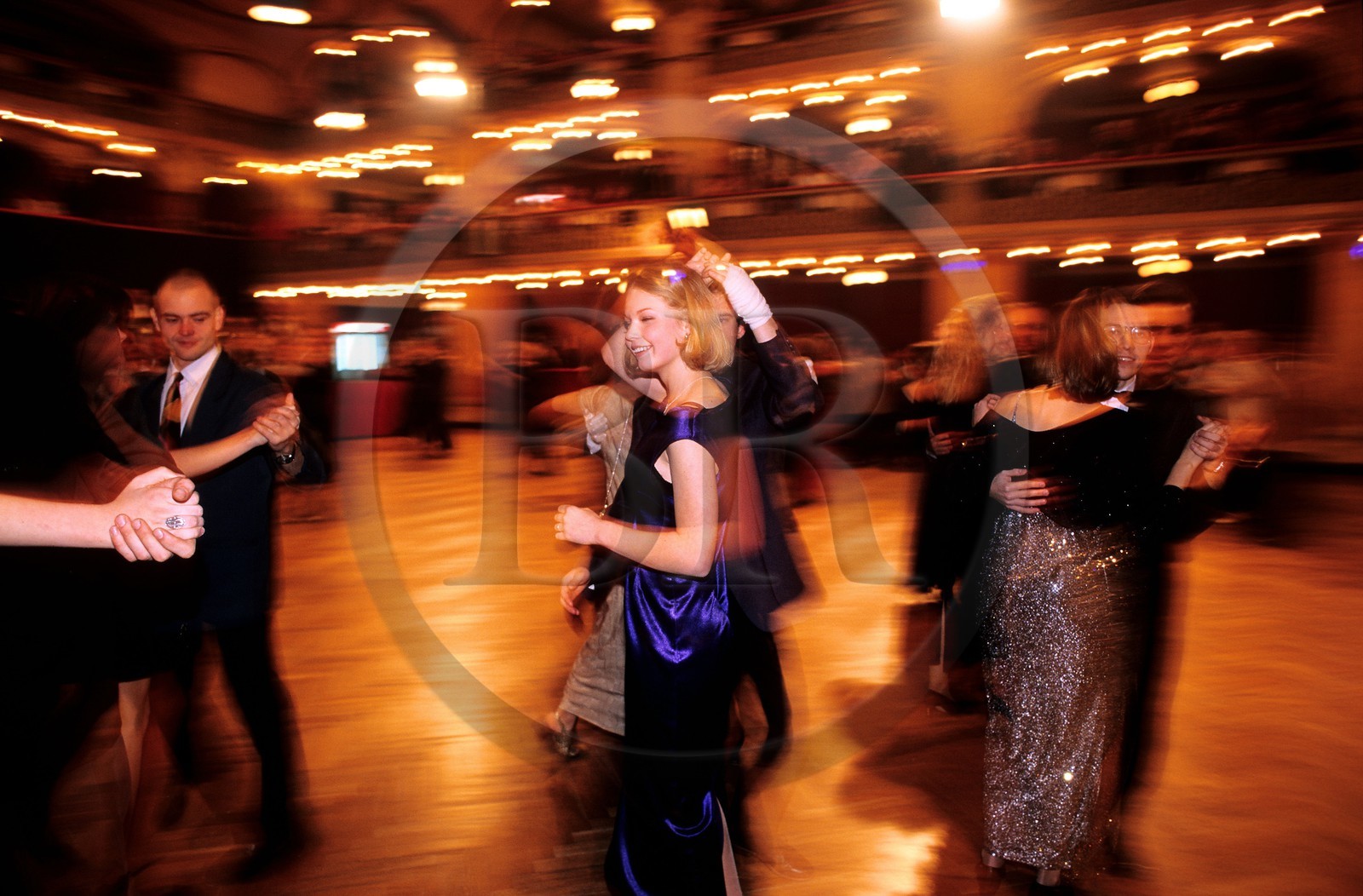 République Tchèque, Prague, Nové Mesto, salle de bal du Lucerna, valses d'un traditionnel bal du bac