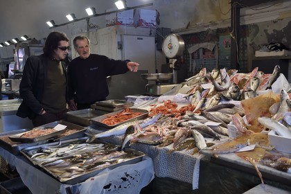 Italie, Sicile, Catane, ville baroque classée au Patrimoine Mondial de l'UNESCO, le marché aux poissons Pescheria de la Piazza Alonzo di Benedetto