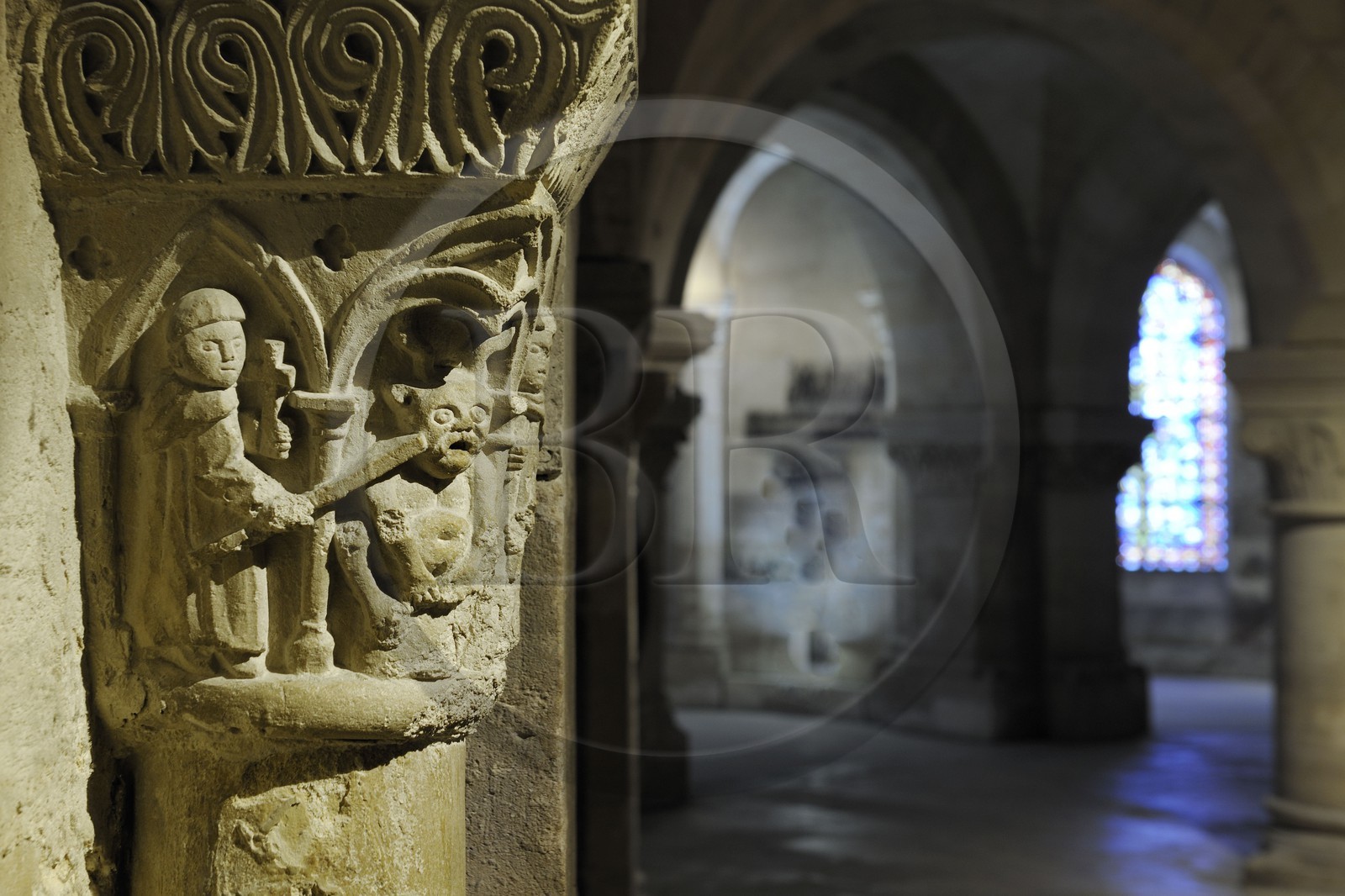 France, Seine-Saint-Denis (93), Saint-Denis, la basilique de Saint-Denis, la crypte, chapiteau d'une colonne romane