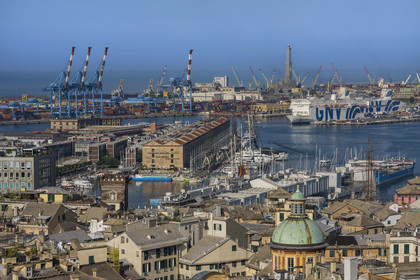 Italy, Liguria, Genoa, the Porto Antico (Old Port) seen from from the Belvedere of Castelletto, the commercial port in the background dominated by the Lanterna lighthouse