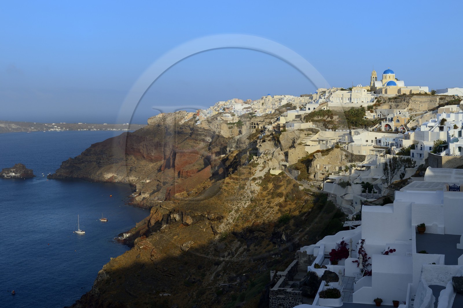 Greece, Cyclades, Aegean Sea, Santorini (Thira or Thera), the village of Oia overlooking the Caldera