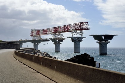 France, Ile de la Reunion, La Possession, chantier de la Nouvelle Route du Littoral (NRL), viaduc maritime long de 5,4 km entre la capitale Saint-Denis et le principal port de commerce à l’Ouest
