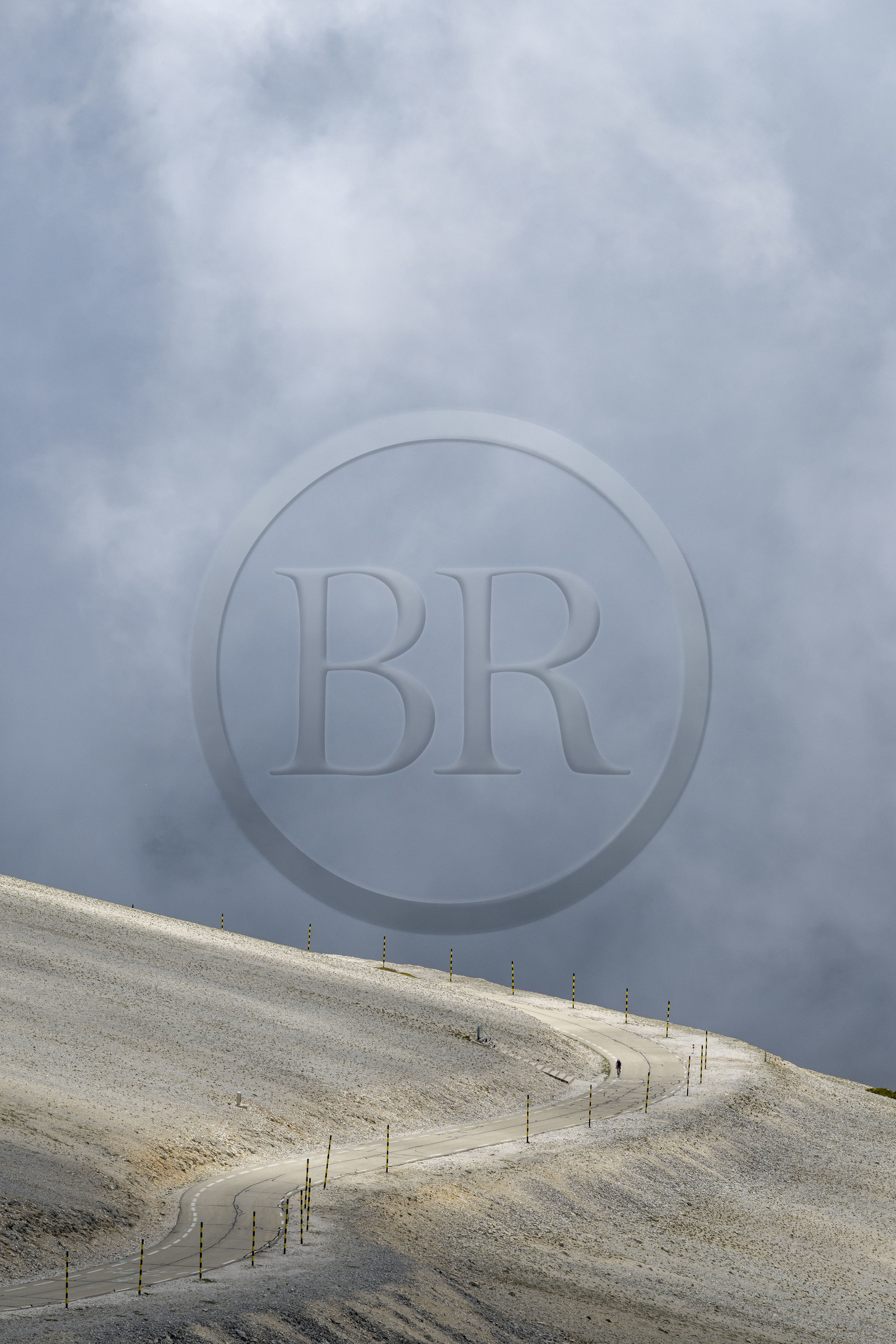 France, Vaucluse (84), Parc Naturel Régional du Mont Ventoux, Bedoin, ascension à vélo du Mont Ventoux par la route D974 sur le versant sud vers le sommet