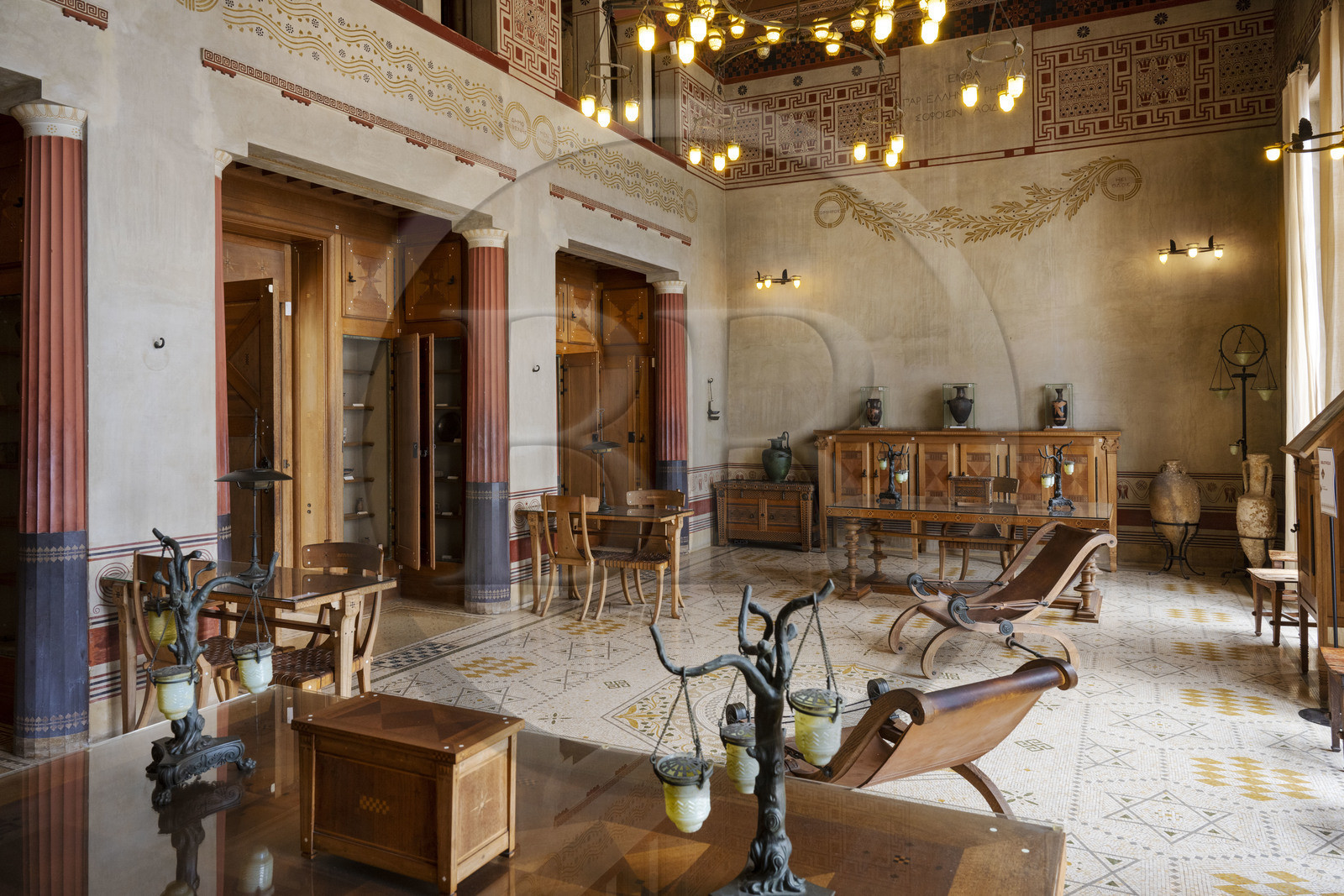 France, Alpes-Maritimes (06),  France, Alpes Maritimes (06), Beaulieu sur Mer, villa Kerylos de style neo-grec construite en 1908 par architecte Emmanuel Pontremoli, la bibliothèque