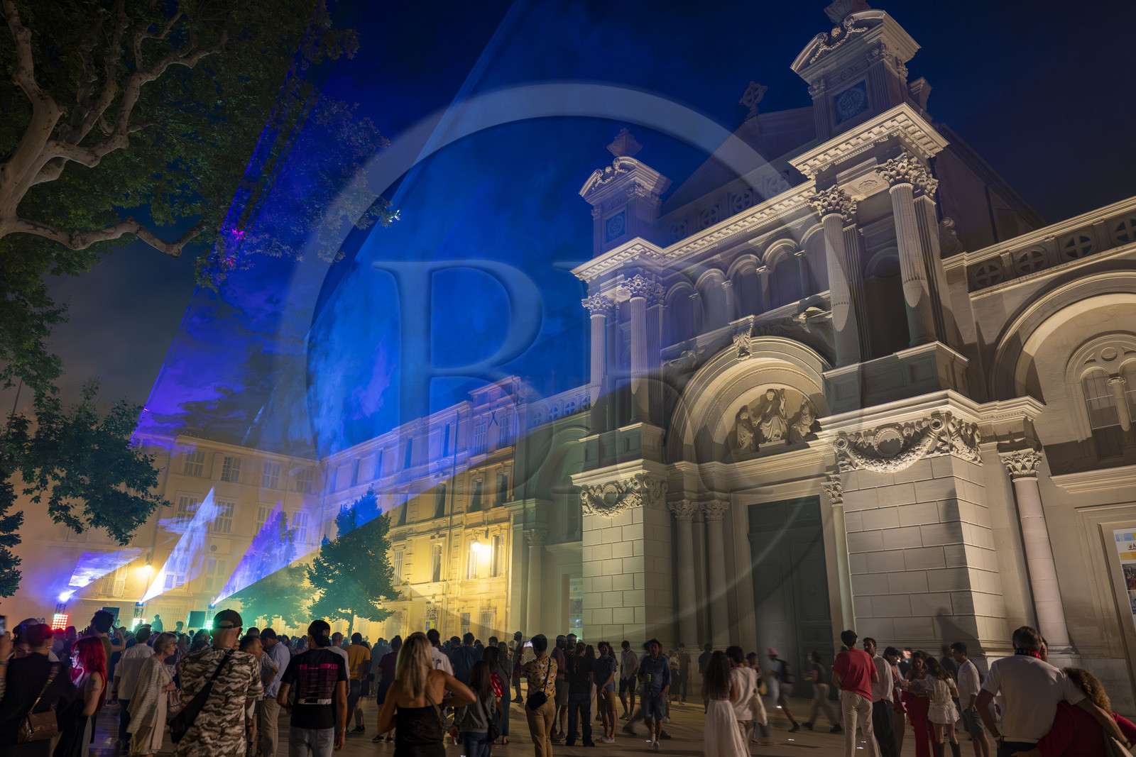 France, Bouches-du-Rhône (13), Aix en Provence, place des Precheurs et l'église de la Madeleine lors de la fête de la musique