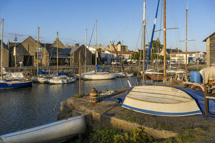 France, Vendée (85), Ile de Noirmoutier, Noirmoutier-en-l'Ile, port d’échouage dans l’Etier du Moulin